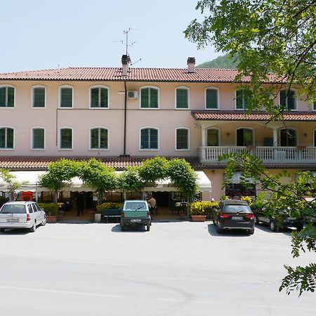 Albergo Ristorante Sterlina Grizzana ภายนอก รูปภาพ